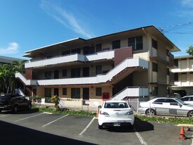 1523 Halekula Way in Honolulu, HI - Building Photo