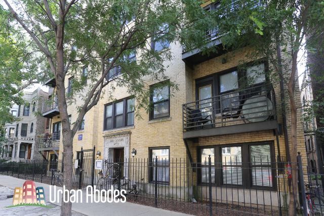 918 W Dakin St, Unit M00B in Chicago, IL - Building Photo