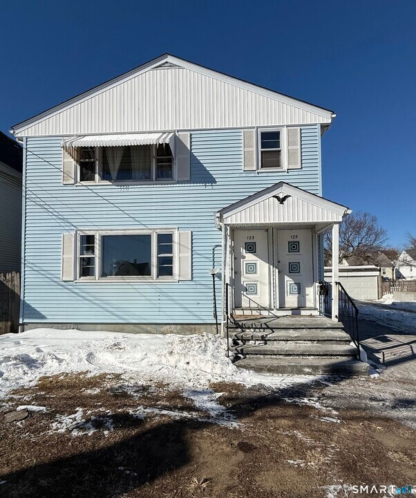 123 Summerfield Ave in Bridgeport, CT - Building Photo