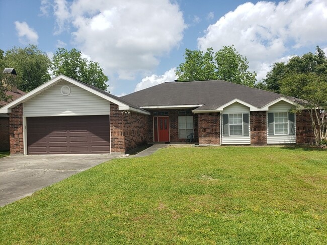 211 Sundown Dr in Broussard, LA - Building Photo - Building Photo