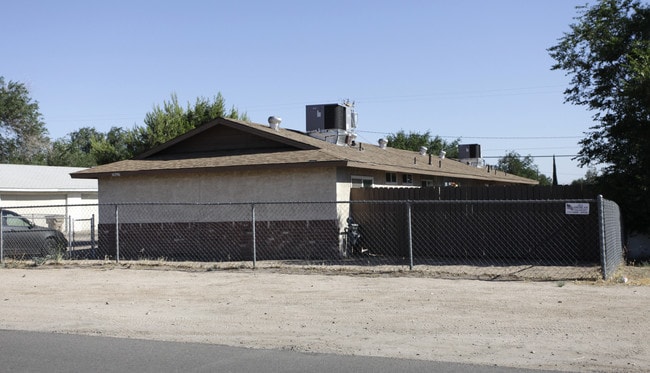 16296 Juniper St in Hesperia, CA - Building Photo - Building Photo