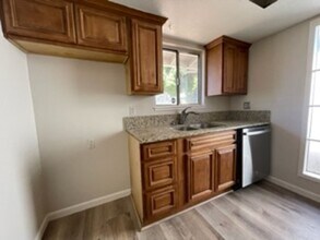 1118 Clinton Rd in Sacramento, CA - Building Photo - Building Photo