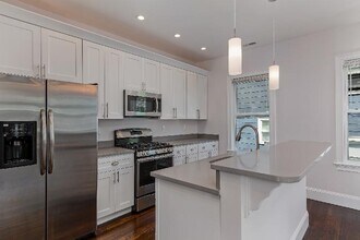 24 Stockwell St, Unit 1 in Boston, MA - Building Photo - Building Photo