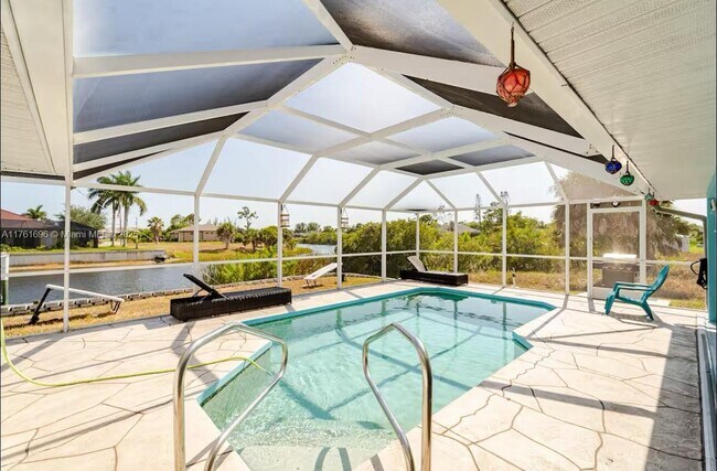 15073 Ingraham Blvd in Port Charlotte, FL - Foto de edificio - Building Photo