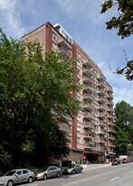 The Cedar Plaza in Montréal, QC - Building Photo