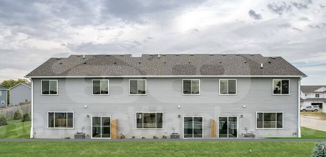 7000 Lake Hill Dr in Des Moines, IA - Building Photo - Building Photo