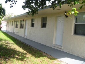1060 NE 80th St in Miami, FL - Building Photo - Building Photo