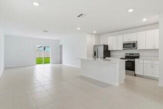 11657 Brae Way in Dade City, FL - Foto de edificio - Building Photo