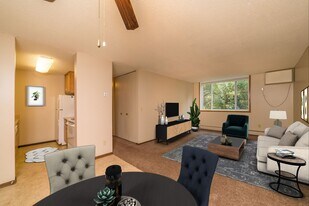 Shamrock Court Apartments