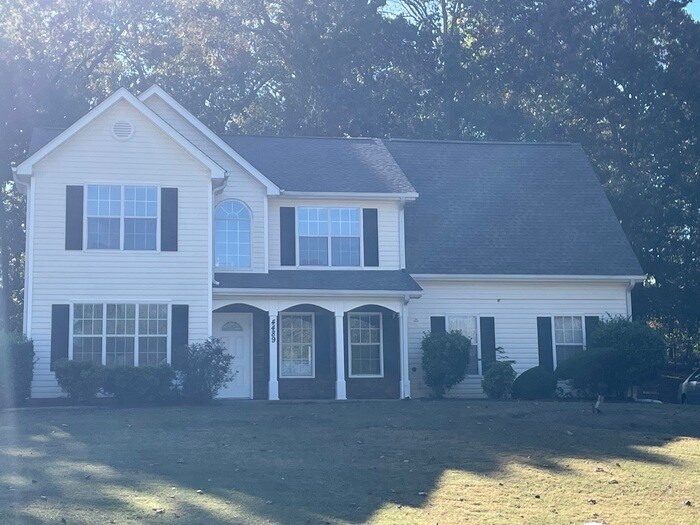 4489 Northwind Dr in Ellenwood, GA - Foto de edificio