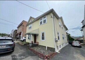 128 S Main St in Old Forge, PA - Building Photo