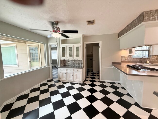 property at 5231 Alamosa Ln