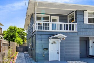 213 Margaret St in Neptune Beach, FL - Building Photo - Building Photo