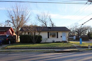104 E 6th St in Irving, TX - Building Photo