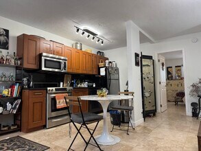 1470 N Dixie Hwy in Fort Lauderdale, FL - Building Photo - Building Photo