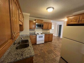 1102 Danville Rd SW in Decatur, AL - Foto de edificio - Building Photo