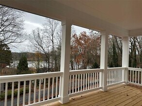 35 Clearwater Dr in Dawsonville, GA - Foto de edificio - Building Photo