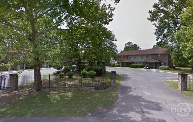 property at 282 Greenwich Dr