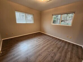 690 S 1st St in Dunsmuir, CA - Building Photo - Building Photo