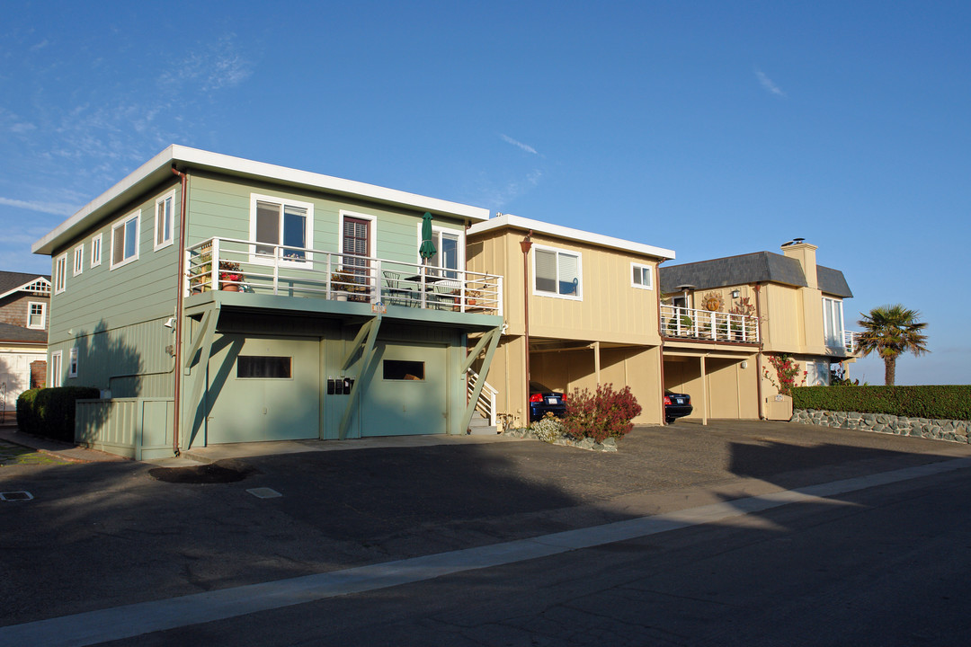 100 Oakland Ave in Capitola, CA - Building Photo