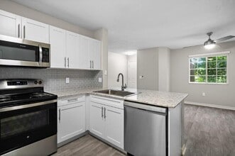 Club Lake Pointe Apartments in Coral Springs, FL - Building Photo - Building Photo