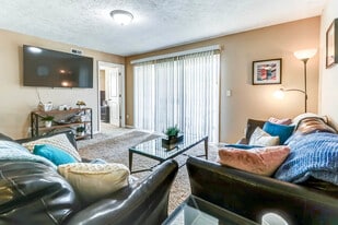 900 on Park in Carbondale, IL - Building Photo