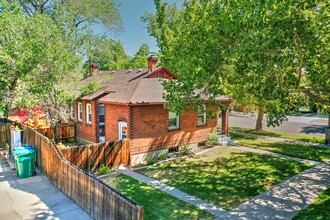 The Nixon Manor Duplex in Reno, NV - Building Photo - Building Photo