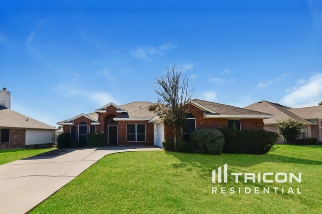 property at 2021 Cantura Dr