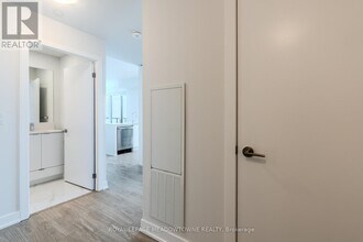 4130-4130 Parkside Village Dr in Mississauga, ON - Building Photo - Building Photo