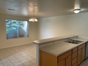 8948 N Pamela St, Unit 8948 in Spokane, WA - Foto de edificio - Building Photo