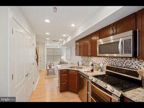518 Hobart Pl NW in Washington, DC - Building Photo - Building Photo