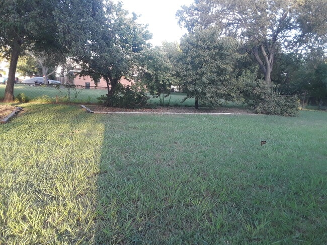 1006 Municipal Ave in Plano, TX - Foto de edificio - Building Photo