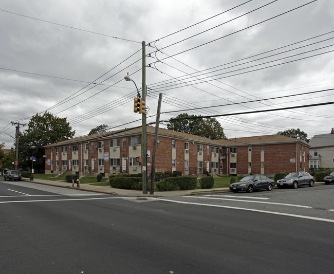 141-05 Springfield Blvd in Jamaica, NY - Foto de edificio - Building Photo