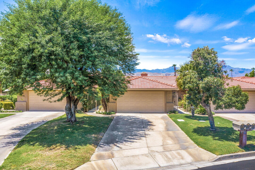 181 Cam Arroyo S in Palm Desert, CA - Foto de edificio