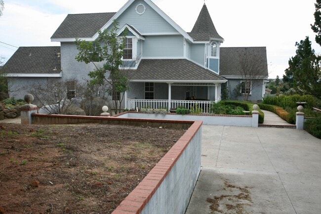 10031 Valle Caballo Ln in El Cajon, CA - Building Photo - Building Photo