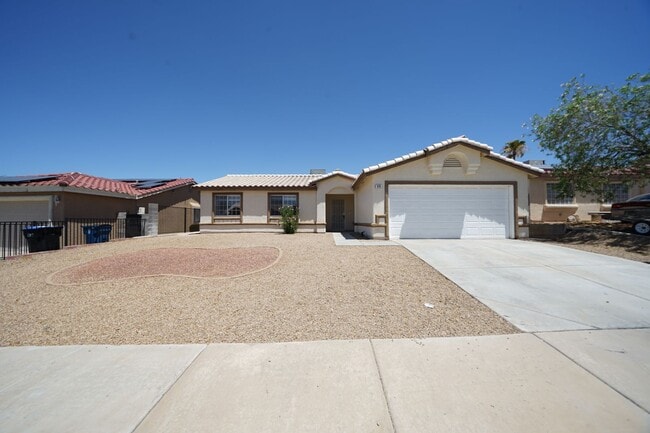 property at 916 Clubview Dr