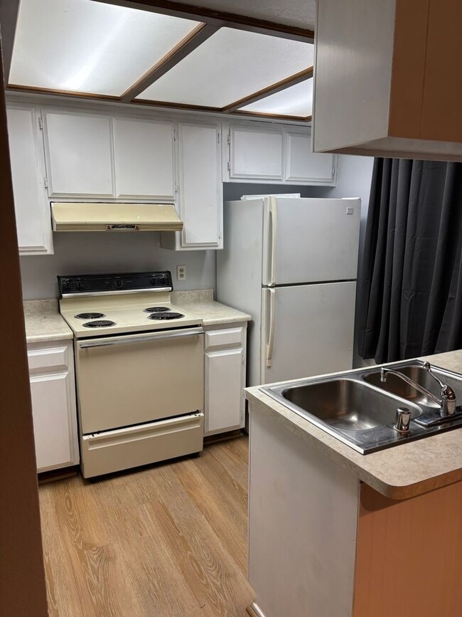 1229 Payne Ct in Yuba City, CA - Foto de edificio - Building Photo