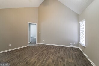 25 E Country Woods Dr in Covington, GA - Building Photo - Building Photo