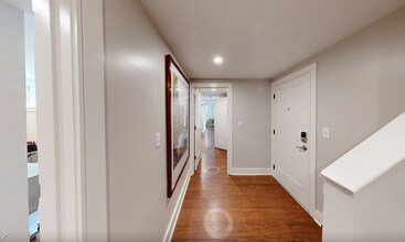 380 Harvard St, Unit 4-T in Cambridge, MA - Foto de edificio - Building Photo