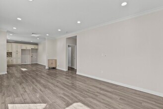 6715 Cedros Ave, Unit 6715 Cedros in Van Nuys, CA - Foto de edificio - Building Photo