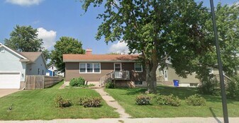 120 Railroad St in Tiffin, IA - Building Photo