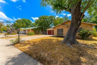 6901 Deborah Dr in Austin, TX - Building Photo - Building Photo