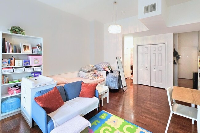 341 Monmouth St in Jersey City, NJ - Building Photo - Building Photo