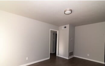 Rosewood Apartments in Little Rock, AR - Building Photo - Building Photo