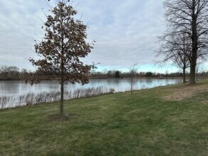 1250 N Streamwood Ln in Vernon Hills, IL - Building Photo - Building Photo