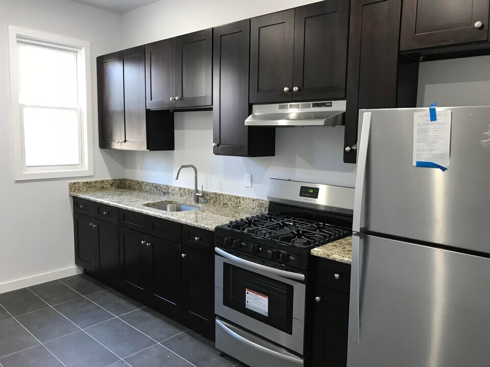 224 67th St in West New York, NJ - Building Photo