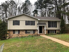 617 Lamberth Dr in Adamsville, AL - Building Photo