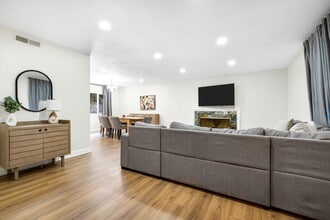 5400 Nagle Ave in Sherman Oaks, CA - Foto de edificio - Building Photo