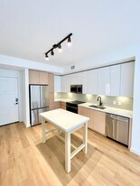 1785 NE 124th St, Unit 501 in North Miami, FL - Building Photo