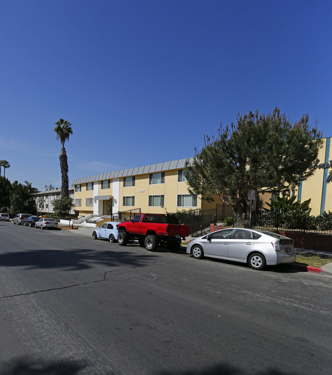 343 S Hobart Blvd in Los Angeles, CA - Foto de edificio - Building Photo